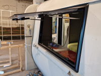 Ausstellfenster für Wohnwagen und Caravan QEK Junior vorn Belluna